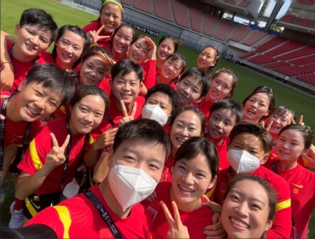 B体育APP:中国女足队长王珊珊：带领球队，力争在世界杯上取得好成绩的简单介绍